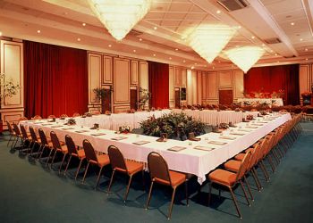 دبلوم المراسم والإتيكيت والبروتوكولات وفن التعامل مع كبار الشخصيات