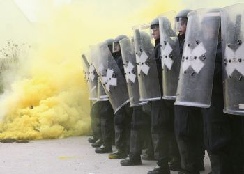 دورة استراتيجية مكافحة أعمال الشغب في المنشآت الحيوية