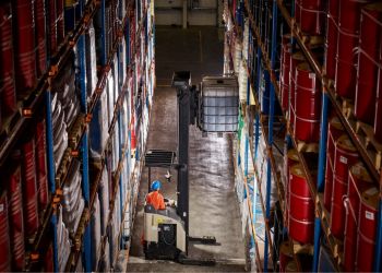 دورة تدريبية في إدارة المواد الخطرة 