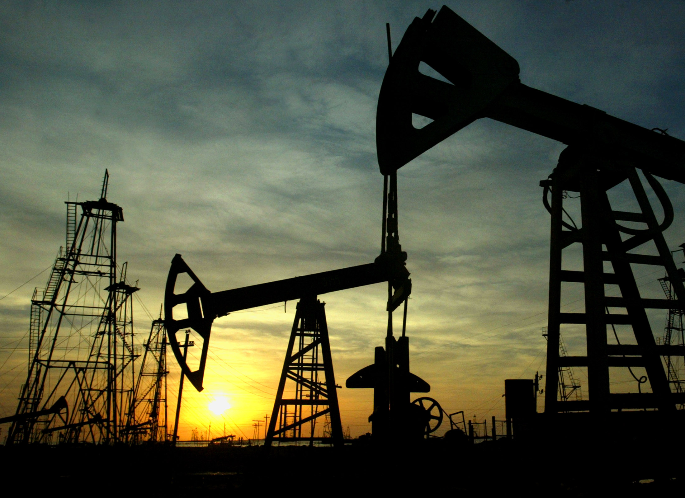 Course in Financial Control and Analysis in the Petroleum Industry Using Computer Applications