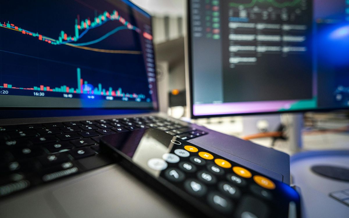 دورة الامتثال ومخاطر مكافحة الجرائم المالية