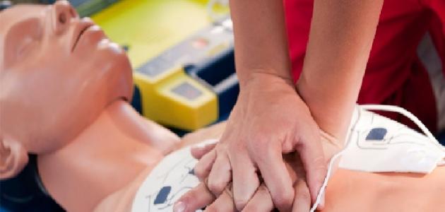 دورة تدريبية في الإسعافات الأولية والإنعاش القلبي الرئوي